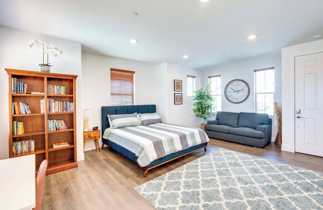 3 Mi to Golf & Shopping: Cozy Roseville Studio