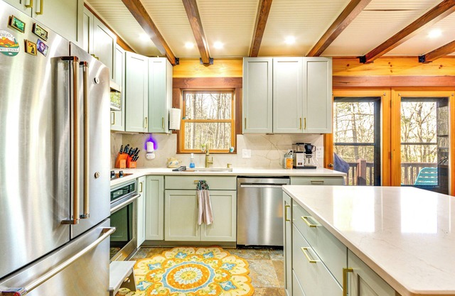 3 Mi to Main St Galax: BBQ-Ready Home w/ Fire Pit!