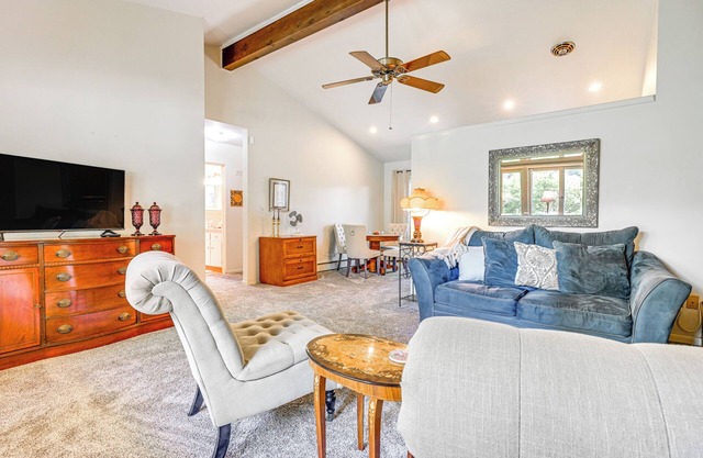 3 Mi to Michigan State: Apt w/ Patio in Lansing!