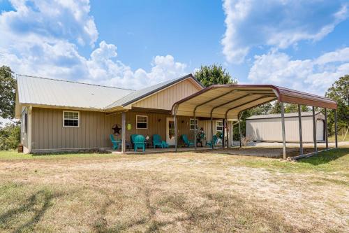 3 Mi to Spring River Fully Furnished Outdoor Gem!