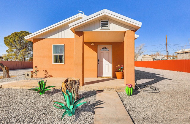 3 Mi to Elephant Butte Lake: Cozy Retreat!