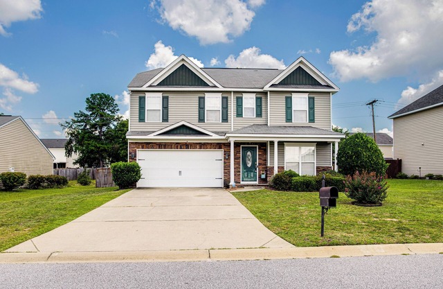 3 Mi to Village at Sandhill: Family Home w/Yard!