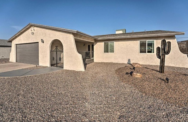 3 Mi to Water Lake Havasu Gem with Fire Pit and Grill
