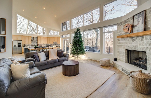 3 Mi to Winery: Jasper Mountain Chalet w/ Hot Tub!