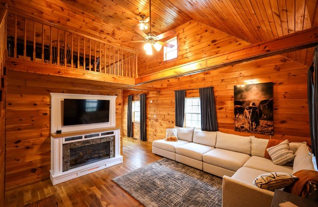 Full Cabin with FAST Speed Starlink Internet, close to the Buffalo River