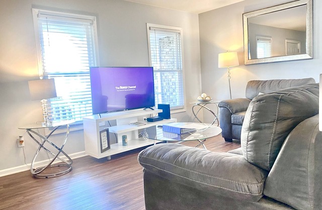 3 Min Park Circle! Cozy Condo 2b/1.5 baths.Close to everything.10 Min to Airport