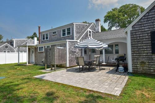 3 Min Walk to Beach Large Fenced Yard