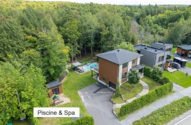 3 minutes from Mont Orford - Large House & Hot Tub
