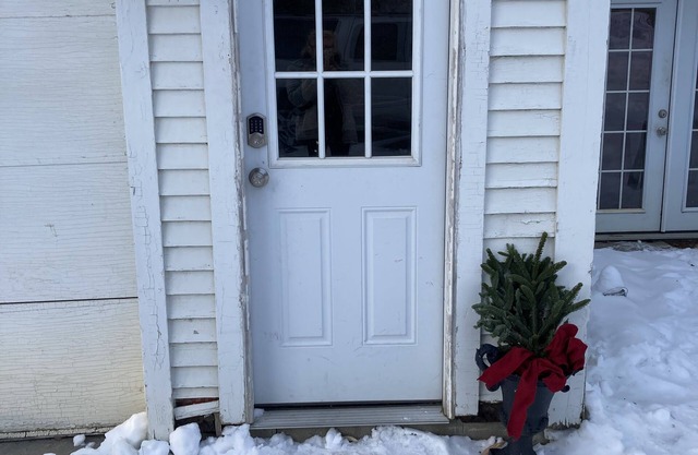 3 minutes to Stratton. Cozy 1 bedroom/ 1 bath apartment for 4. Private entrance