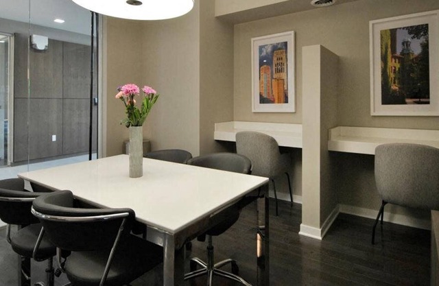 3 minutes to U of M! Pool/Hot Tub, Games, Family-sized Hotel Quality