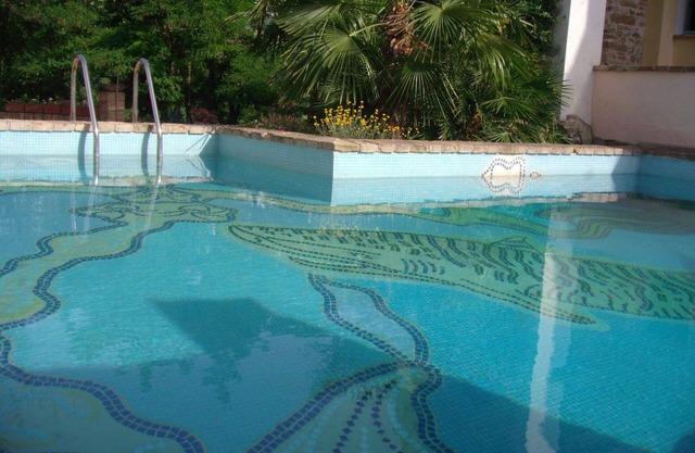 3 Natursteinhäuser mit Pool in einzigartiger Lage - Studio 3P (2E+1K)