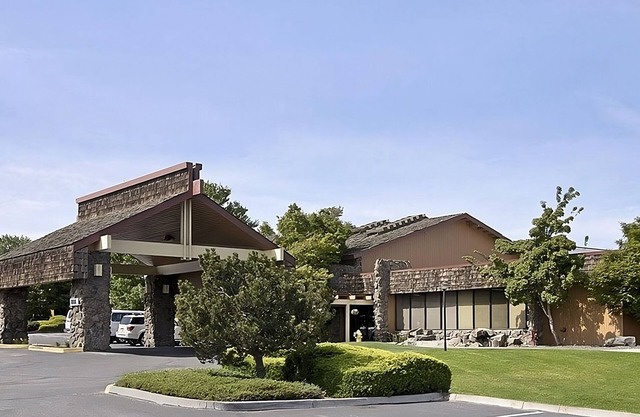 3 Pet-friendly Units Close to Gesa Carousel of Dreams! w/ Onsite Pool, Parking