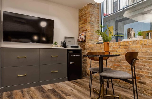 3 Private King Suites - The Finnley Hotel