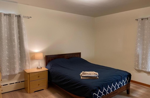 #3 QueenSize Bed bright room near New Brunswick NJ downtown