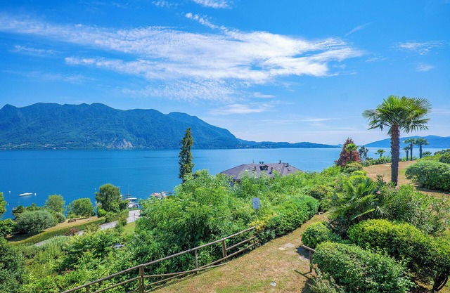 3-room apartment in an exceptional residence with approx. 8 ha. large park and pool