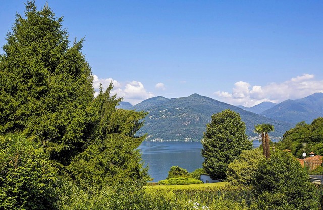 3-Zimmer-Haus mit großer Terrasse, Balkon und schöner See- und Bergsicht