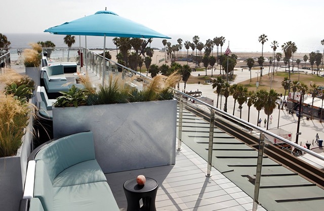 3 Rooms w/Balcony Near the Beach | Kitchen | Rooftop | Free Breakfast