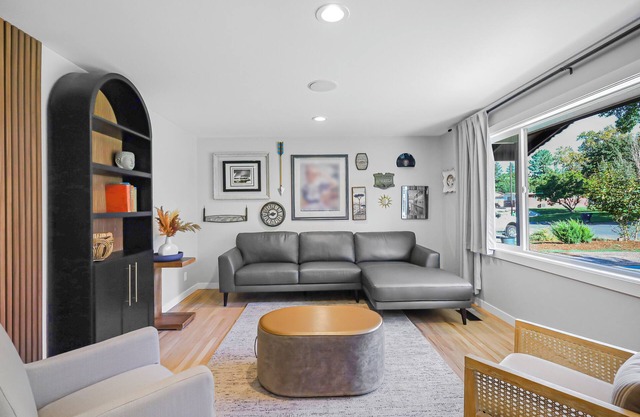 Skiing! Designed for Comfort, 1 Cal King, 3 queens, Mountain Views Hiking,