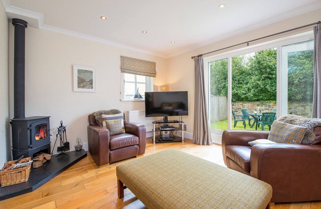 3 Stable Yard, Holiday Cottage St Davids, Sleeps 6, 3 bedrooms, bathrooms
