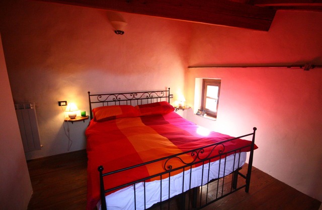3-stöckiges Dorfhaus, 1 Schlafzimmer, Wohnzimmer, Küche / Esszimmer, Badezimmer