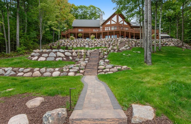 3-story chalet with private hot tub, game room & waters toys - dog-friendly