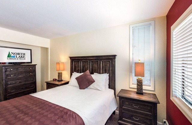 3 Story Sleep 8 House in the Heart of Incline Village with a Jacuzzi in The Loft