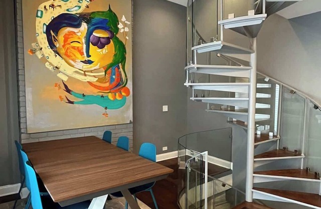 3-Story Townhome, Free Parking, Private Patio, Washer-Dryer
