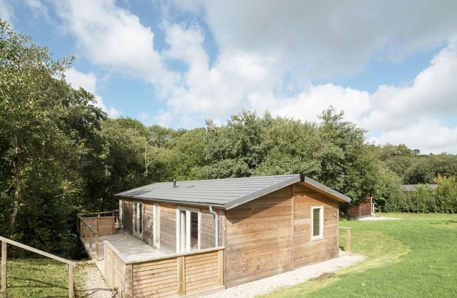 3 Streamside, LANREATH