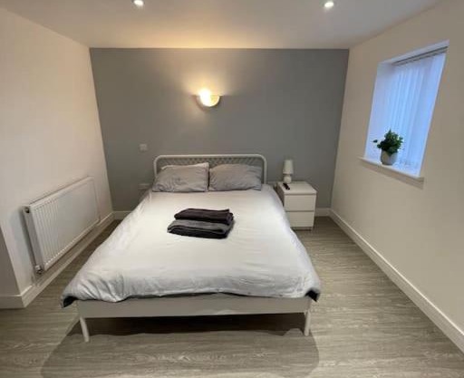 3 Studio close to amenities & transport links