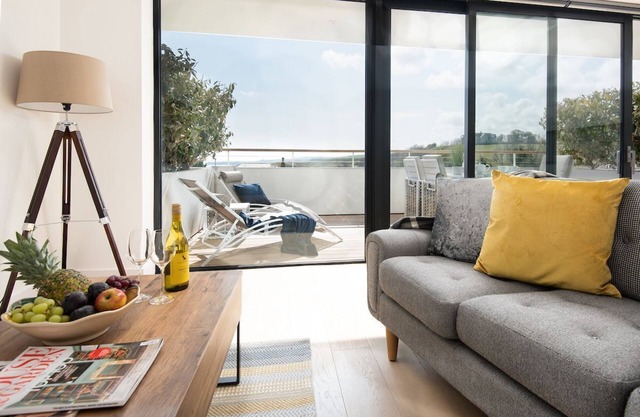 3 THE BAY - A minimalist apartment with sweeping sea views over Coldingham Bay.