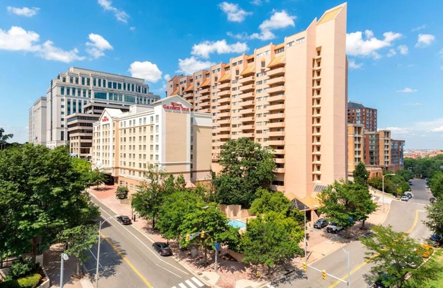 3 Units | Convenient Arlington Haven | Walk to Metro for Easy DC Exploration