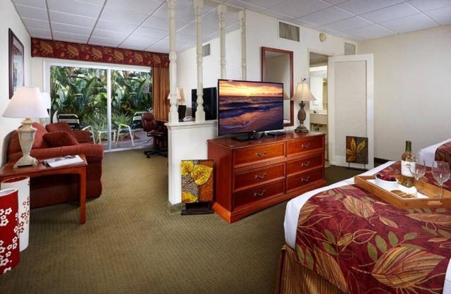 3 Units | Naples Location | Near Downtown & Beaches