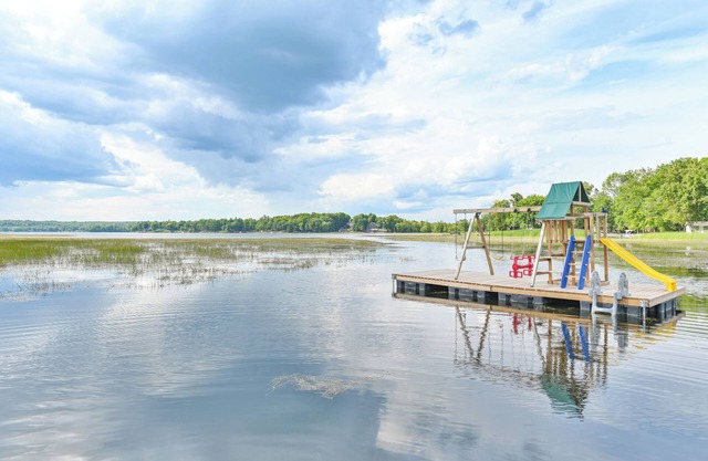 3 Waterfront Cottages with Large Dock - Sleeps 16