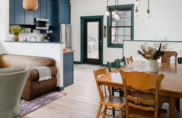 3-West: Luxe 3BR in Downtown Nashville, IN w/ Rooftop Patio