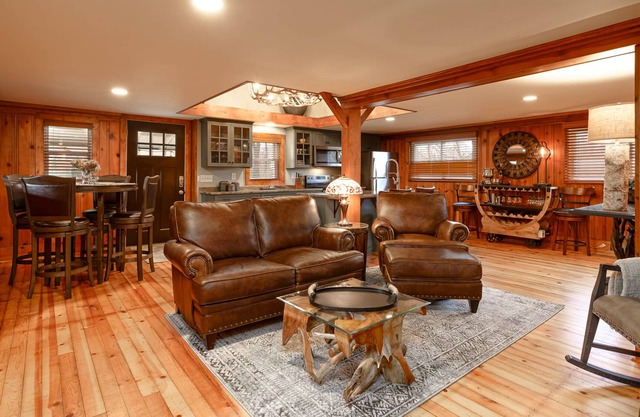 30-Acre Horse Ranch Upscale Cabin W/Pool, Otdr. Fireplace, Trails, River & Pond
