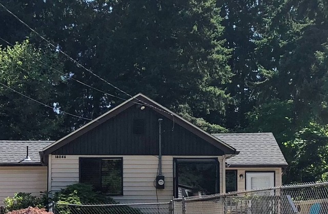 30 day or more Mid-term Rental. Entire house in quiet neighborhood, pet friendly