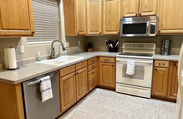 30+ day stays, Pool, RV Pad, Pets, National Parks!