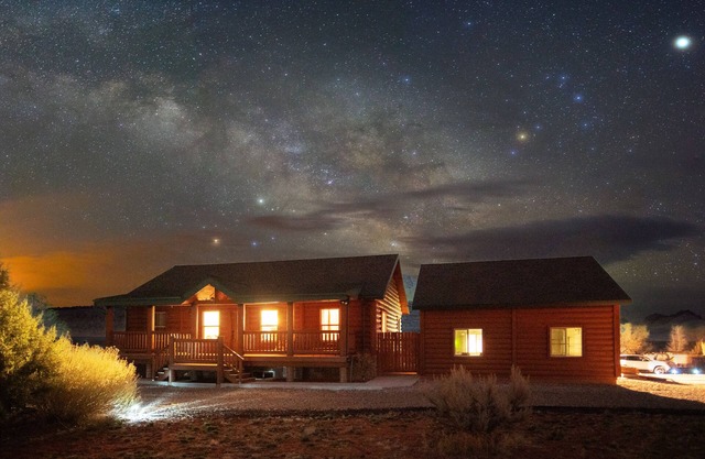★★30 mins to Zion★★Two Cabins w/ Game Room★★Bryce/Lake Powell/Grand Canyon