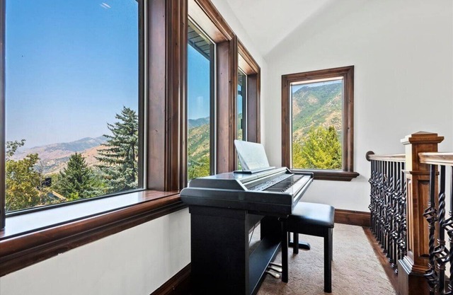 *30 night min* Luxury Mansion * Hot Tub * Views * Theater * Game Room