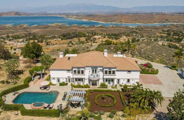 30+ Night Stay! Stunning House W/Pool & Spa, Bridal Suite, Views!