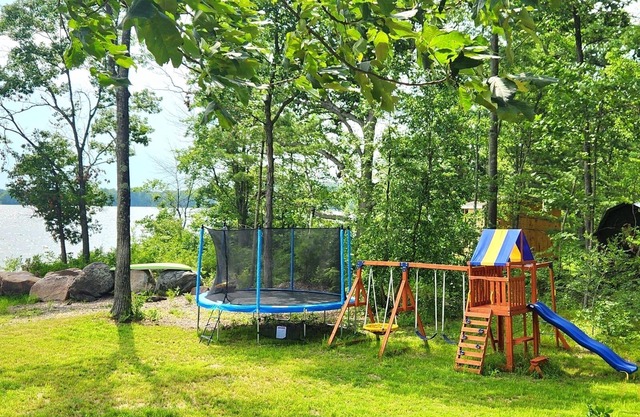 30% OFF Luxury Dom Chalet Waterfront on Stoco Lake
