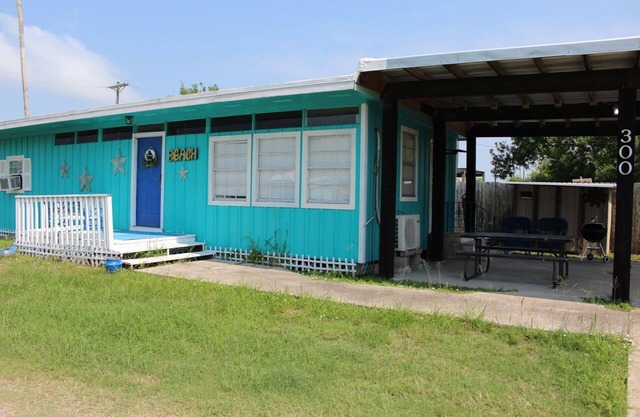 Cute & Cozy 2-Bedroom, 1.5 Bath Home