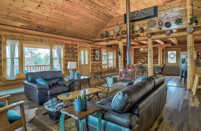 3000 Sq. Ft. Cabin Near Woodland Park CO With Game Room On 6 Acres.