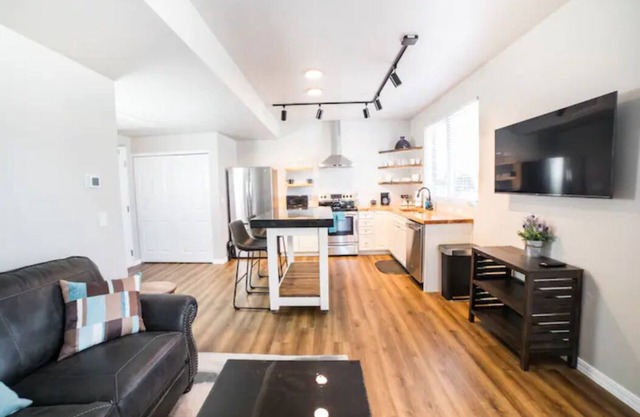 302 - The Lofts, by Flagtown, 1 bed,1bath