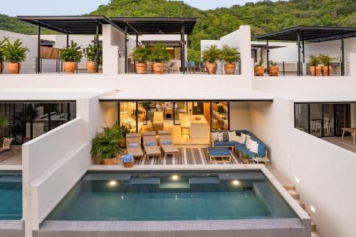 3025 - Casa Parota