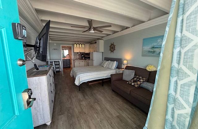 308 FTB low floor condo facing pier park west