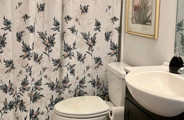 31+ Days in quiet home in Northshore. Close walk from bars, restaurants, etc.