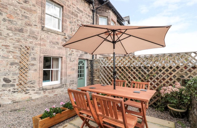 31 PETH HEAD, pet friendly, character holiday cottage in Wooler