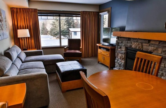 Sonnige, offene Konzeption, Südsuite, Premium Stayz Canmore