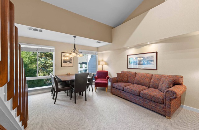 313 | Premium Loft - Full Kitchen, A/C – Sleeps 6
